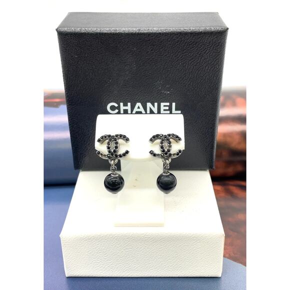 Auth Chanel Coco Mark Black Stone Swing Ball 09P 4.84g Earrings - Picture 2 of 10